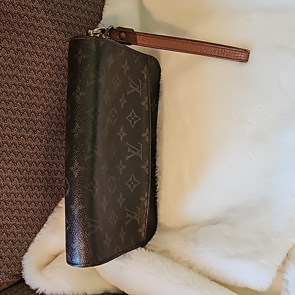 Louis Vuitton Orsay Clutch - Picture 3 of 11